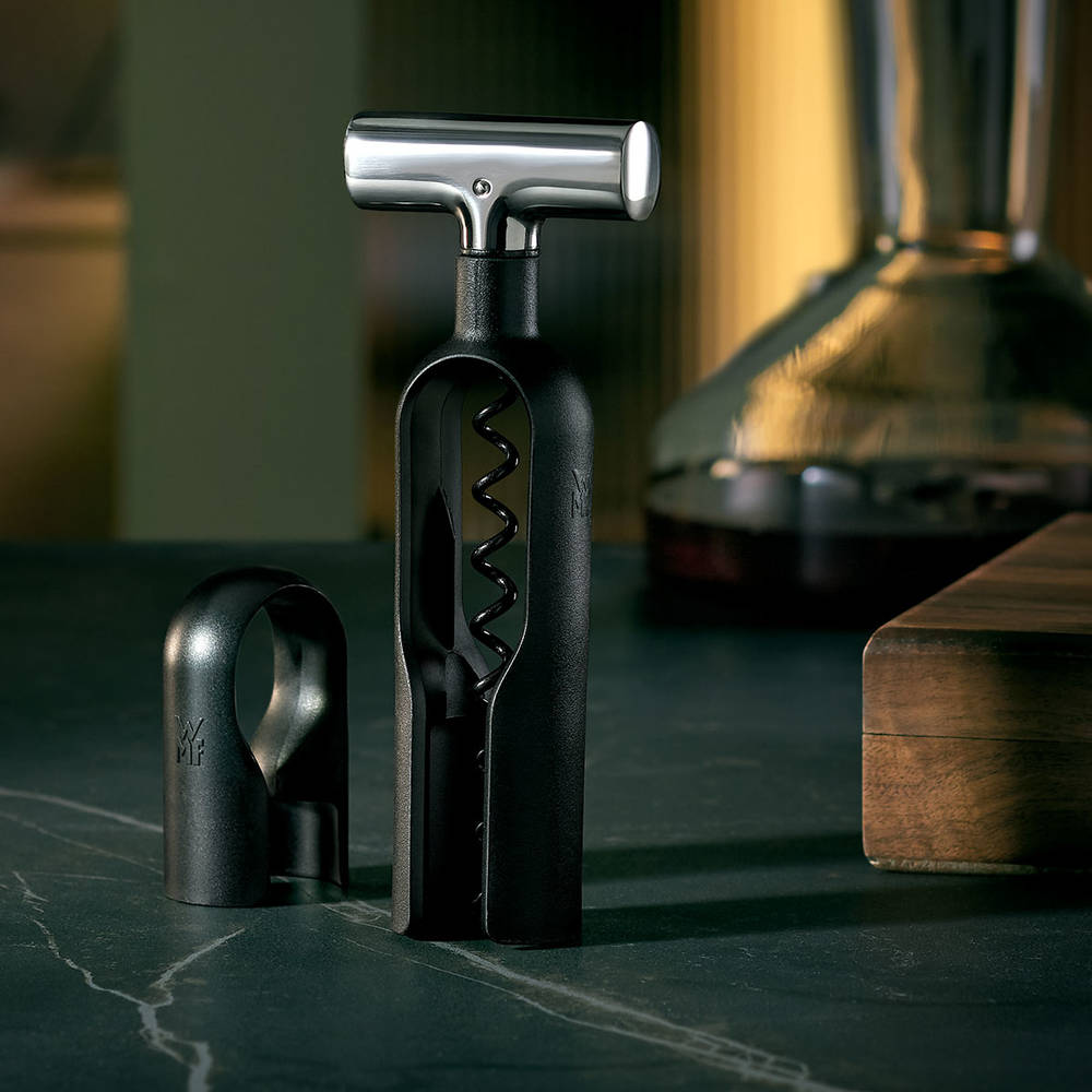 Hãy cùng nâng ly và thưởng thức món đồ uống ưa thích của bạn